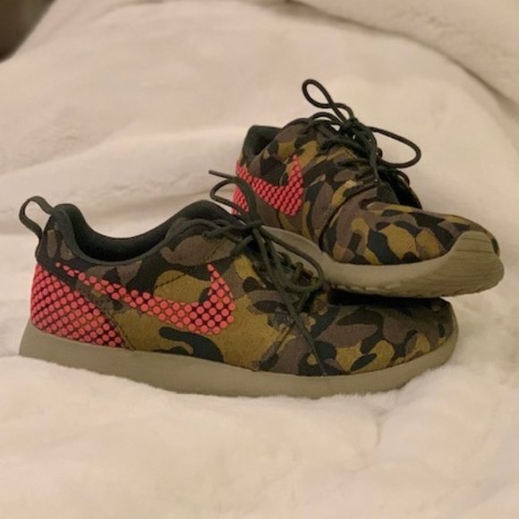 Nike Shoes - *Limited Edition* Nike Roshe Camo Swoosh Sneakers
